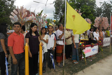 ทอดเทียนเข้าพรรษา